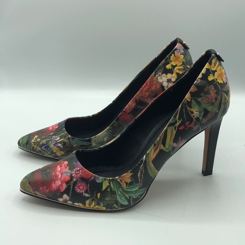 Elliott Lucca Catalina Black Floral Heels - Picture 3 of 7